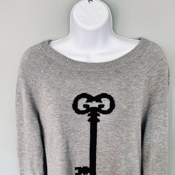 A. Byer Gray Skeleton Key Knit Graphic Sweater Womens M Quiet Luxury Scandi Chic - Picture 3 of 9